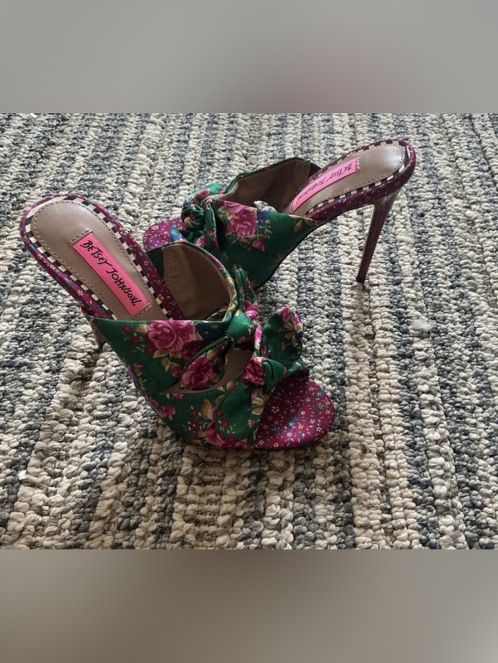 Y2K Betsey Johnson Green Floral Knot-Front Stiletto Mules with Pink Accents